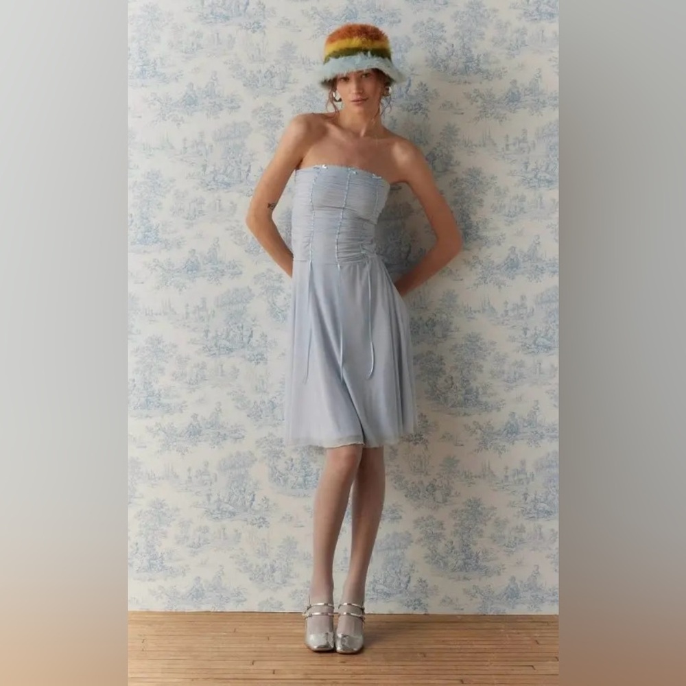 NWOT Urban Outfitters Kimchi Blue Maggie Strapless Mini Dress